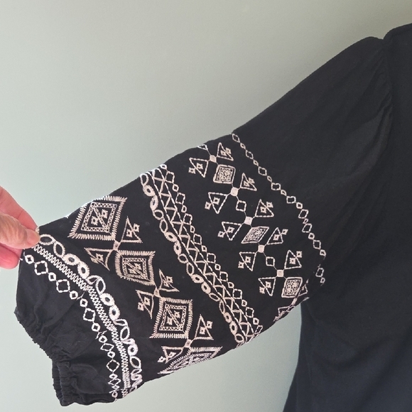 Ruby Rd Woman Black With White Embroidery 3/4 Bell Sleeve Top Size 2X - Picture 8 of 10